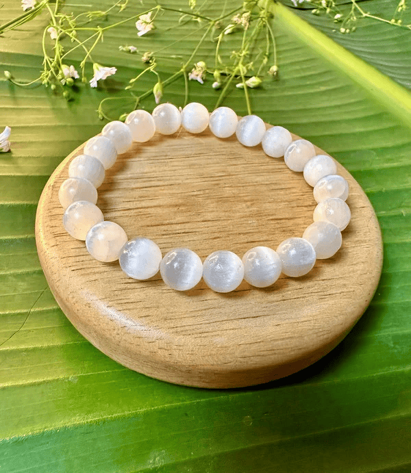 Moonstone bracelet benefits — natural white moonstone healing crystal bracelet for intuition and feminine energy
